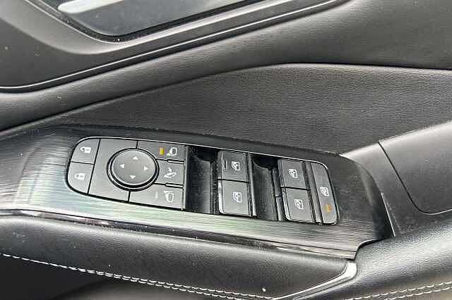 Nissan Qashqai 1.3 DiG-T MH 158 N-Connecta [Glass Rf] 5dr Xtronic