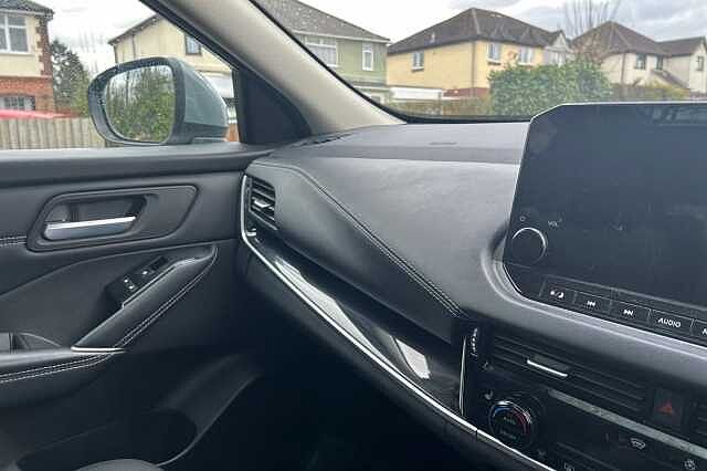 Nissan Qashqai 1.3 DiG-T MH 158 N-Connecta [Glass Rf] 5dr Xtronic