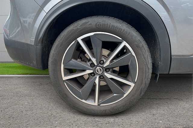 Nissan Qashqai 1.3 DiG-T MH Tekna [Bose] 5dr