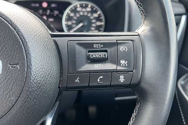 Nissan Qashqai 1.3 DiG-T MH N-Connecta 5dr