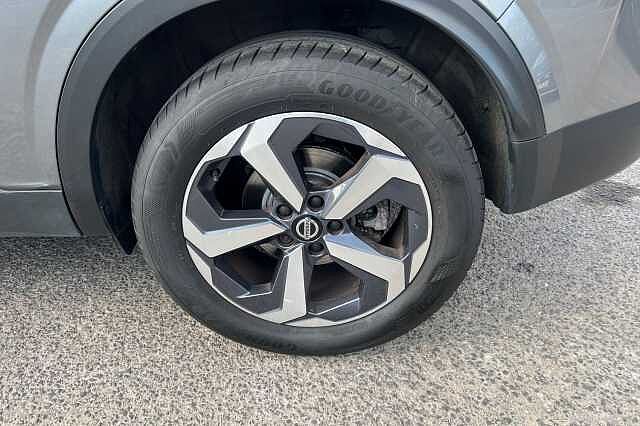 Nissan Qashqai 1.3 DiG-T MH N-Connecta 5dr