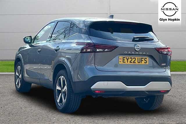 Nissan Qashqai 1.3 DiG-T MH N-Connecta 5dr