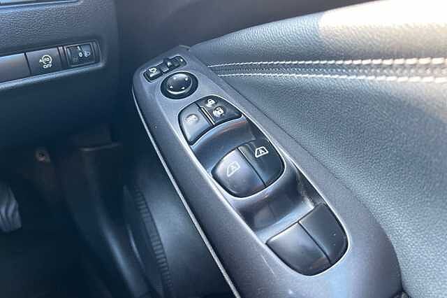 Nissan Juke 1.0 DiG-T N-Connecta 5dr DCT