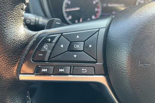 Nissan Juke 1.0 DiG-T N-Connecta 5dr DCT