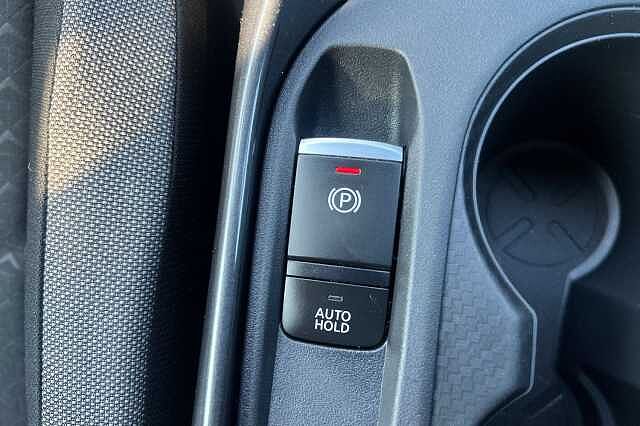 Nissan Juke 1.0 DiG-T N-Connecta 5dr DCT